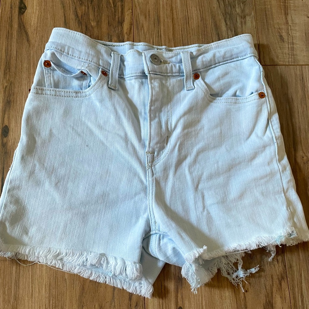 High rise Levi’s shorts 24